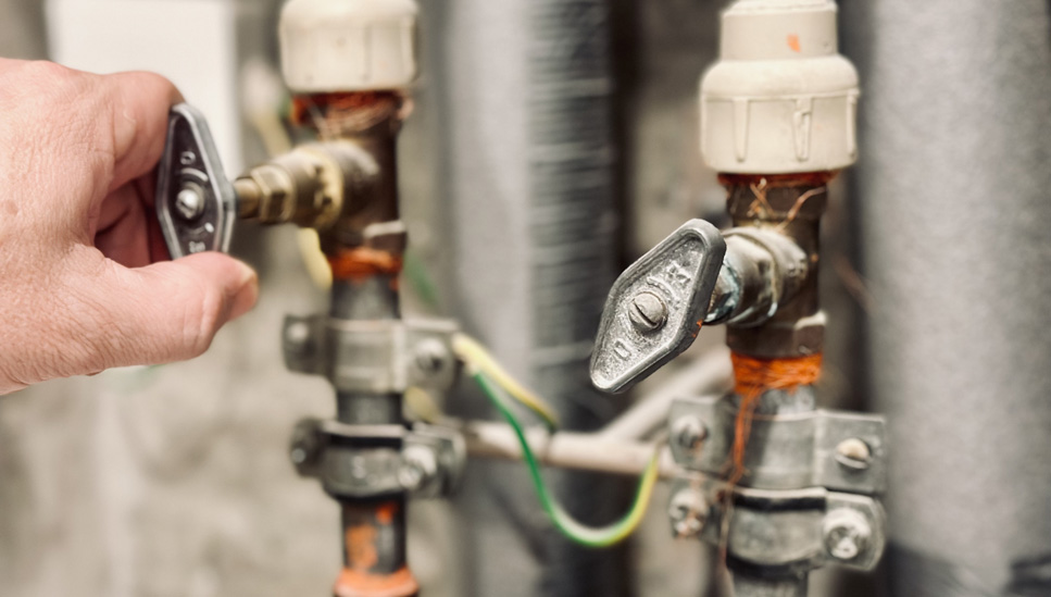 how to turn off water valve at home